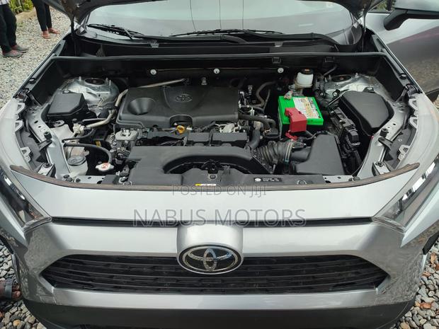 Toyota RAV4 LE AWD 2019 Silver