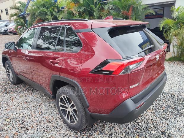 Toyota RAV4 LE AWD 2020 Red