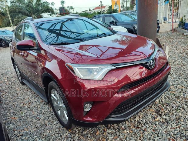 Toyota RAV4 LE 4dr SUV AWD (2.5L 4cyl 6A) 2018 Red