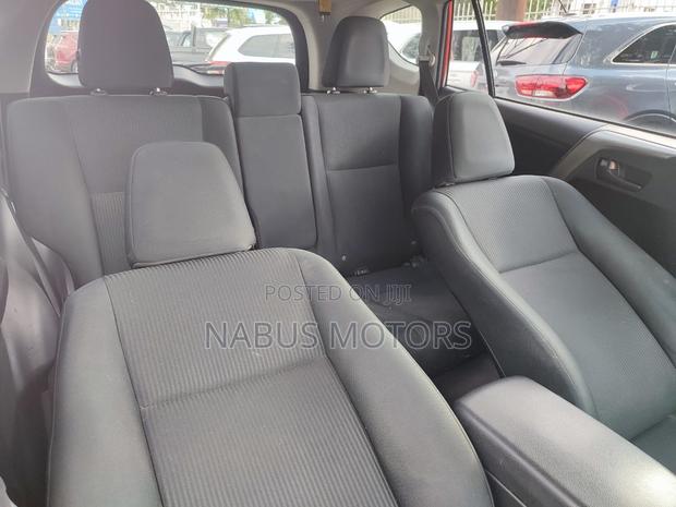 Toyota RAV4 LE 4dr SUV AWD (2.5L 4cyl 6A) 2018 Red