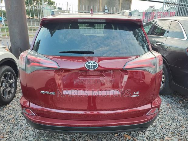 Toyota RAV4 LE 4dr SUV AWD (2.5L 4cyl 6A) 2018 Red