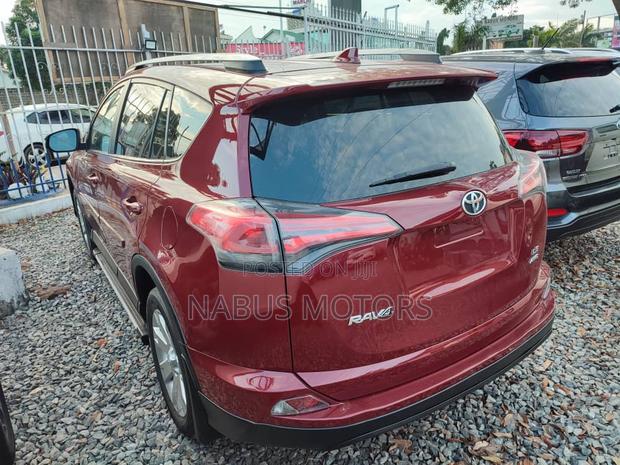 Toyota RAV4 LE 4dr SUV AWD (2.5L 4cyl 6A) 2018 Red