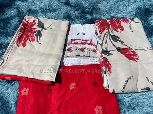 Flowery Prints Bedsheet · Photo 2