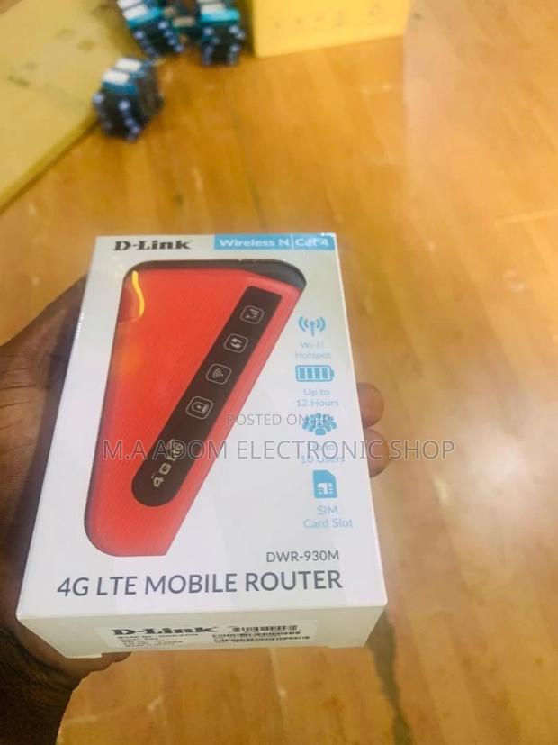 D-Link DWR-930M Portable 4G LTE Router · Photo 2