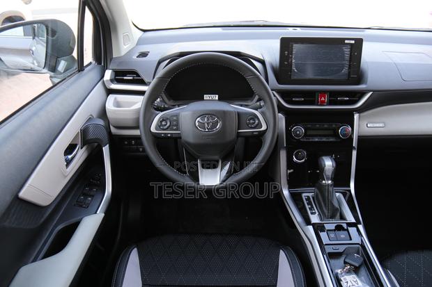 New Toyota Veloz 2023 Red photo 7