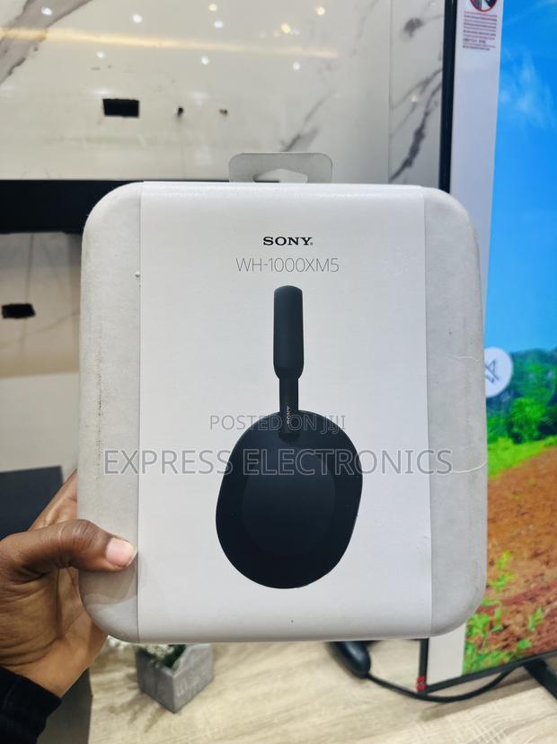 Best Buy for Less Sony Wh-1000xms Headset · Photo 2
