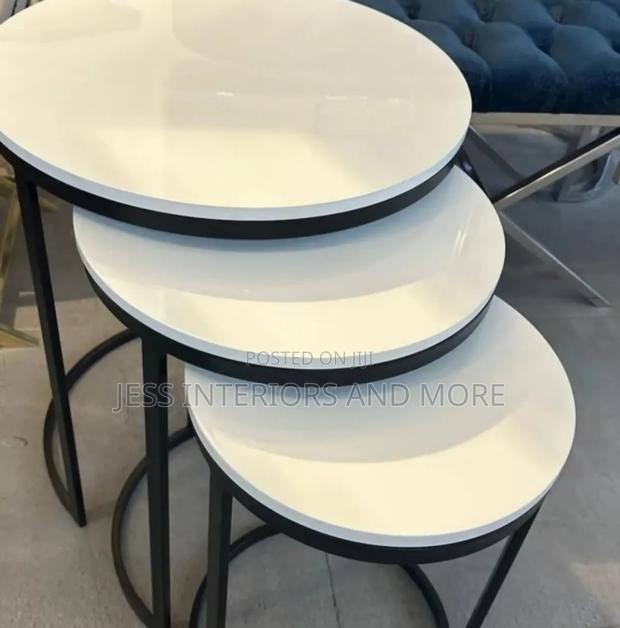 Round Side Table · Photo 2