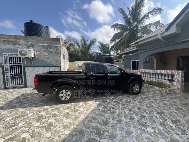Nissan Frontier 2007 Black photo 6