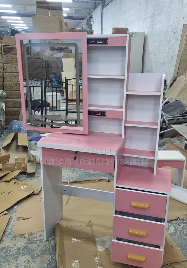 Dresser With Mirror (Ds918) · Photo 2