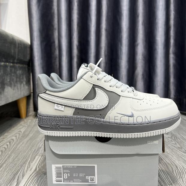 Nike Air Force 1 Custom Grey · Photo 4