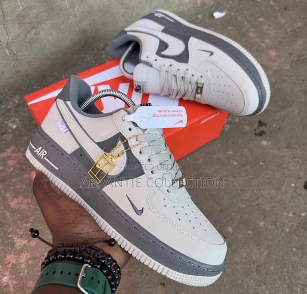 Nike Air Force 1 Custom Grey · Photo 3