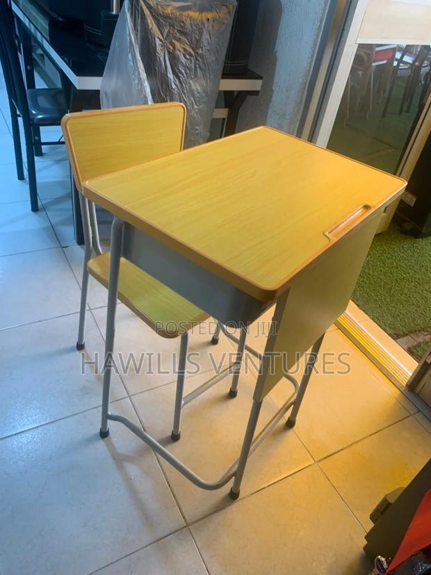 Students Table and Chair · Photo 1