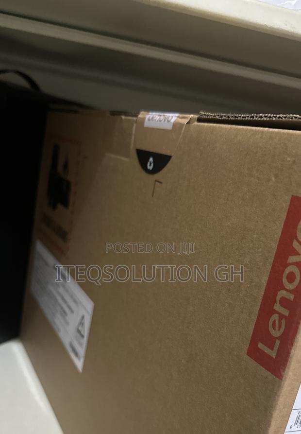 New Laptop Lenovo Yoga 700 8GB AMD Ryzen 5 SSD 512GB photo 3