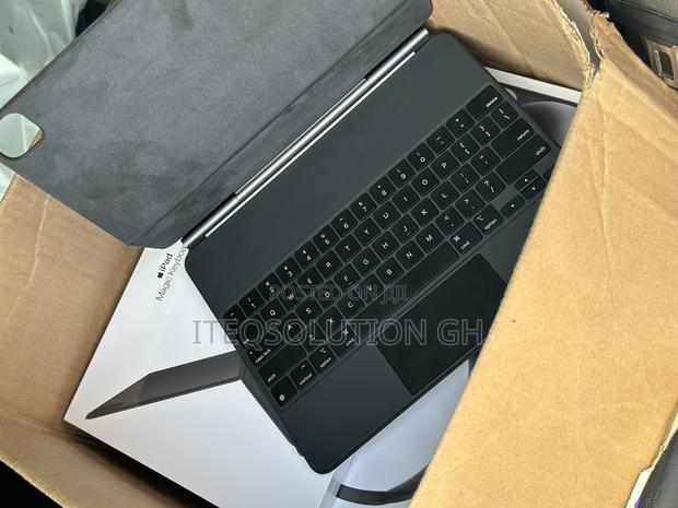 12.9 Inch Magic Keyboard photo 2