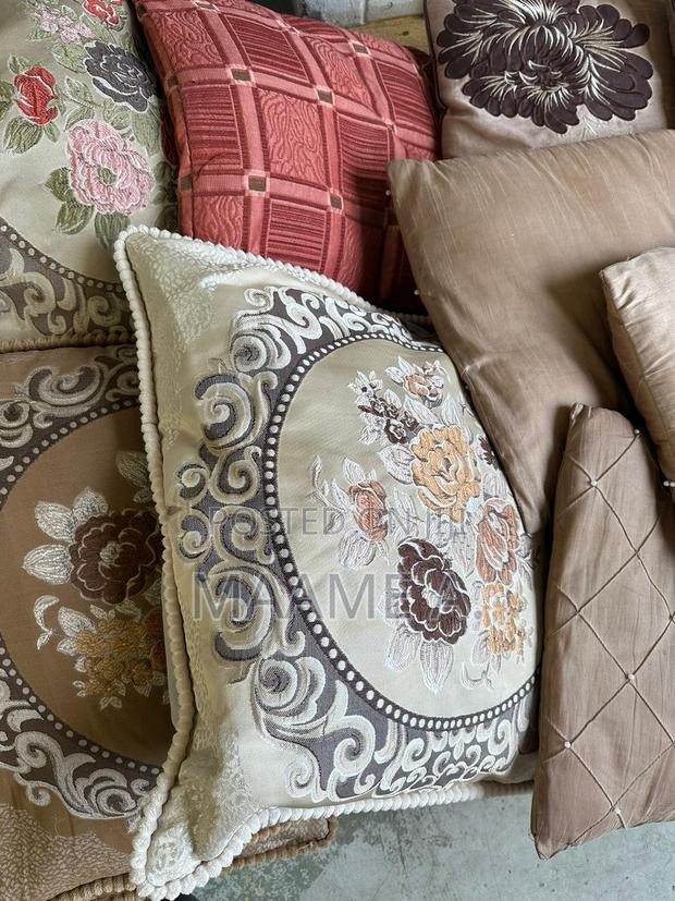 21 Comfortable Pillows · Photo 4