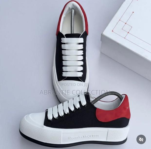 Original Alexander McQueen Sneaker · Photo 4