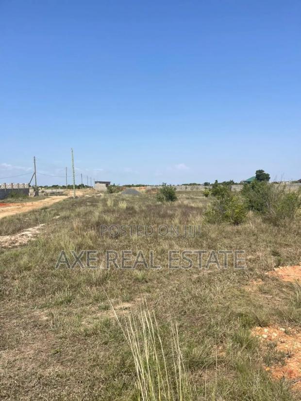 Measured Lands // Free Documents at Afienya - Shai Hills · Photo 4