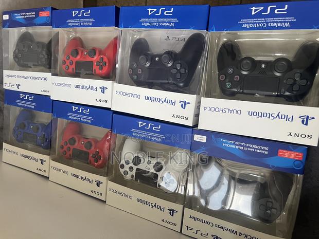PS4 Controllers · Photo 3