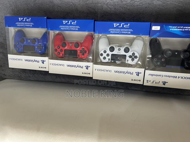 PS4 Controllers · Photo 4