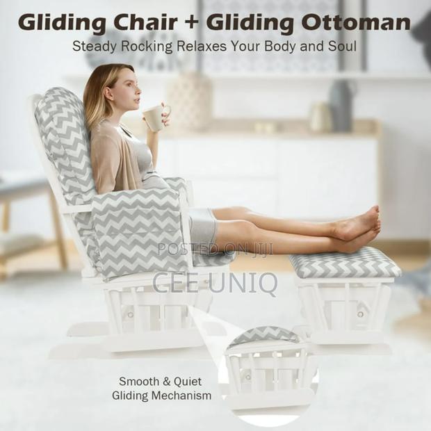 Nursing Glider Chair · Photo 3