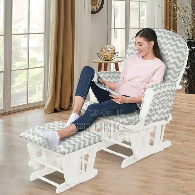 Nursing Glider Chair · Photo 2