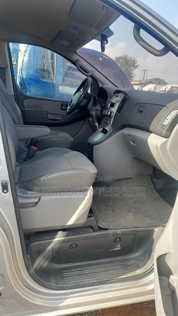 Hyundai Starex 2014 Grey · Photo 2