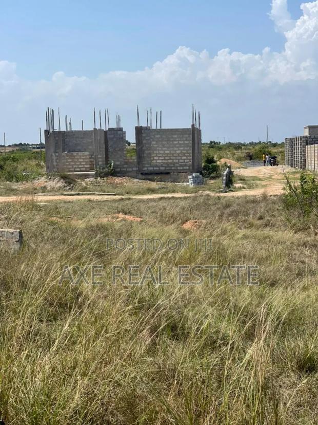 Half Plot Genuinely Registered - Tema Community 25 · Photo 3
