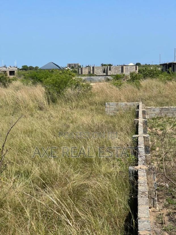 Half Plot Genuinely Registered - Tema Community 25 · Photo 4