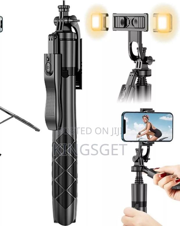 L16 Selfie Stick Tripod Stand With Lights · Photo 3