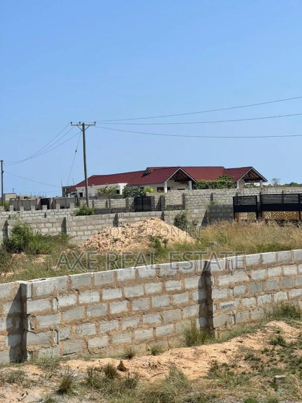 Accurate Land Papers - Tema Community 25 Devtraco · Photo 3