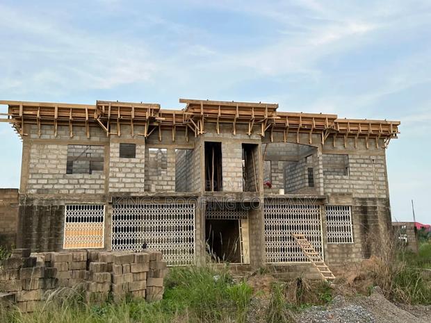 Strong and Quality Concrete Parapet · Photo 4