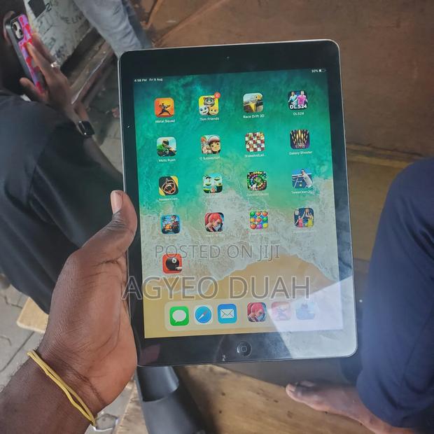 Apple iPad Air 16 GB Silver photo 2
