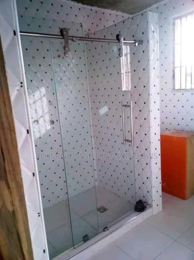 Frameless Shower 10mm Glass photo 3