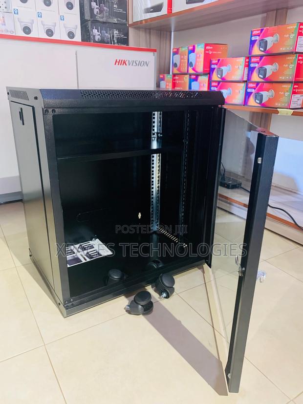 12u Rack Wall Mounted With 1 Fan · Photo 2