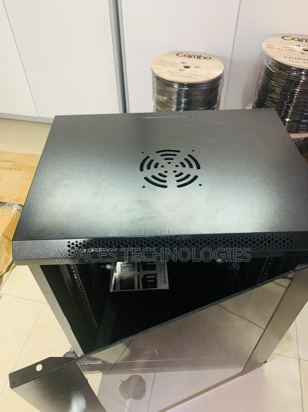 12u Rack Wall Mounted With 1 Fan · Photo 3