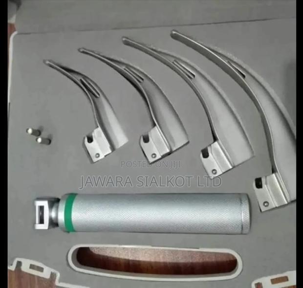 Fiber Optic Macintosh Layrngoscope Set With 4 Blades · Photo 4