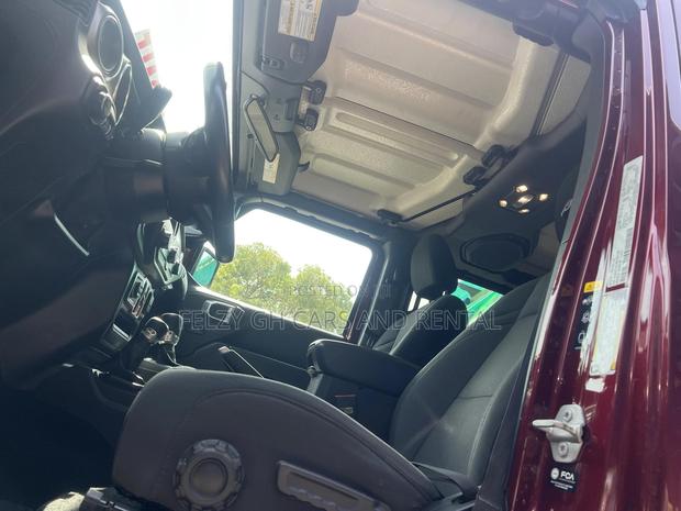 Jeep Wrangler Rubicon 2021 Red photo 9