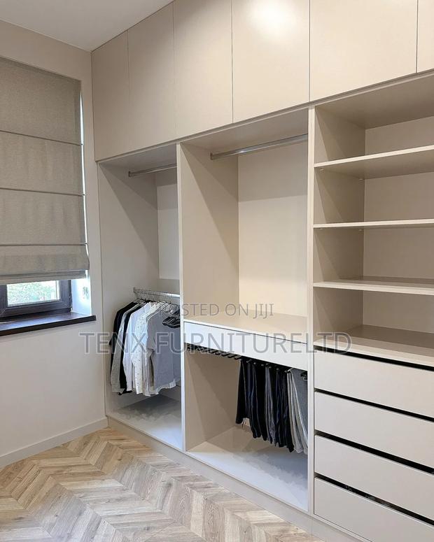 Custom (Wardrobe) · Photo 2