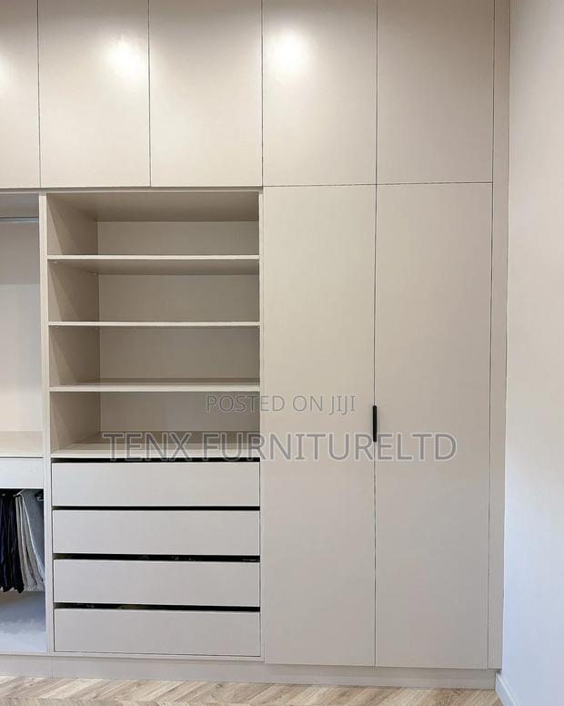 Custom (Wardrobe) · Photo 3