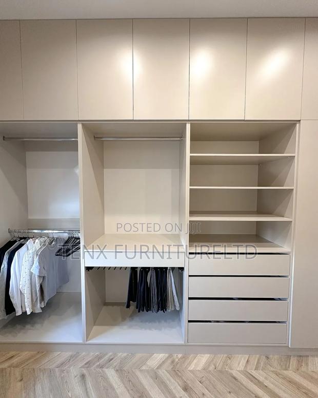 Custom (Wardrobe) · Photo 4