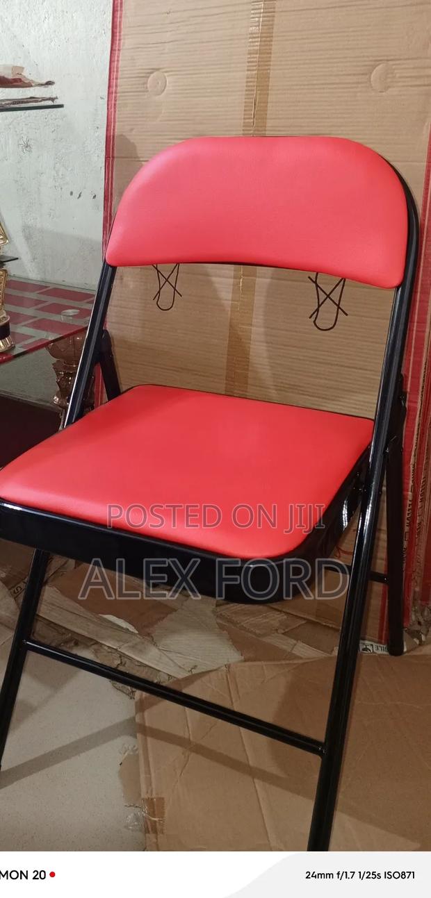 Folding Chair · Photo 3