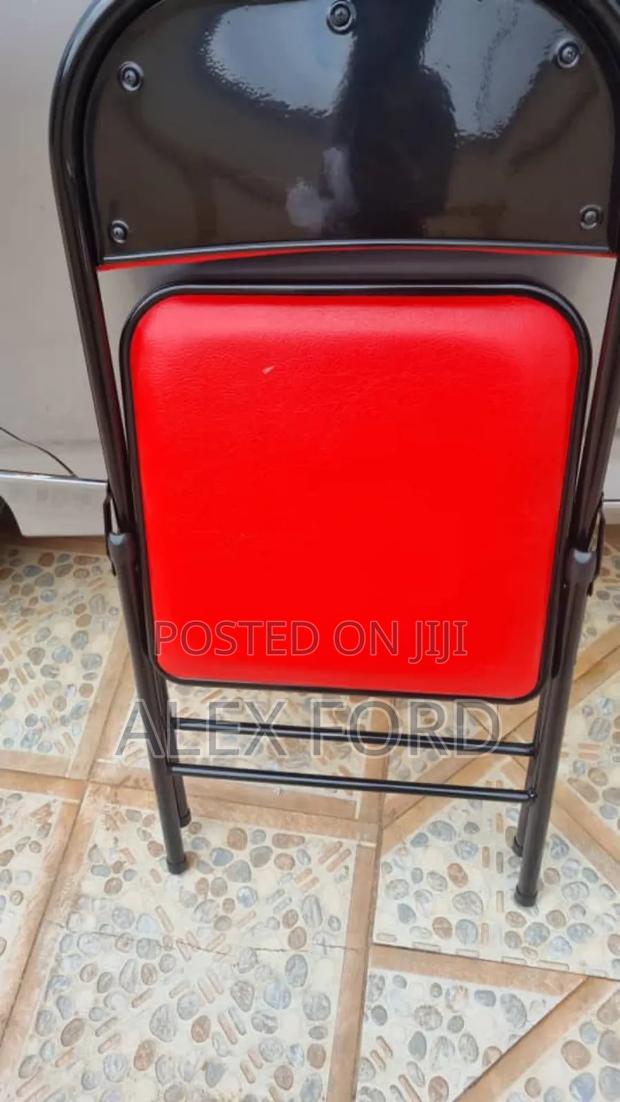 Folding Chair · Photo 4