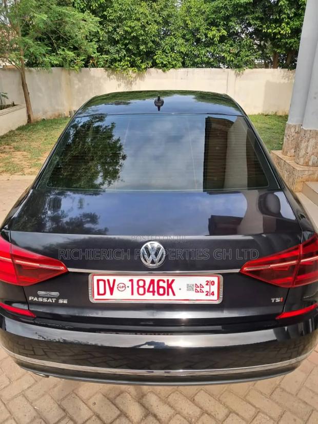 Volkswagen Passat 2.0T SE 2018 Black photo 5