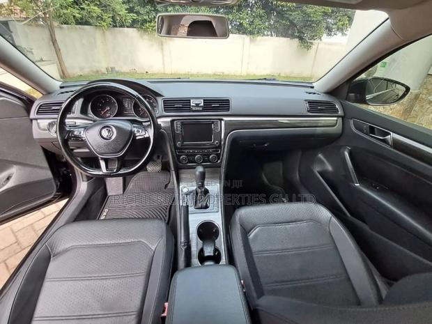 Volkswagen Passat 2.0T SE 2018 Black photo 6