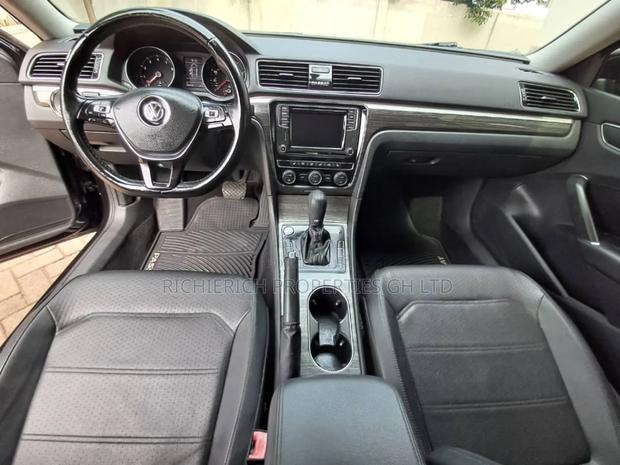 Volkswagen Passat 2.0T SE 2018 Black photo 9