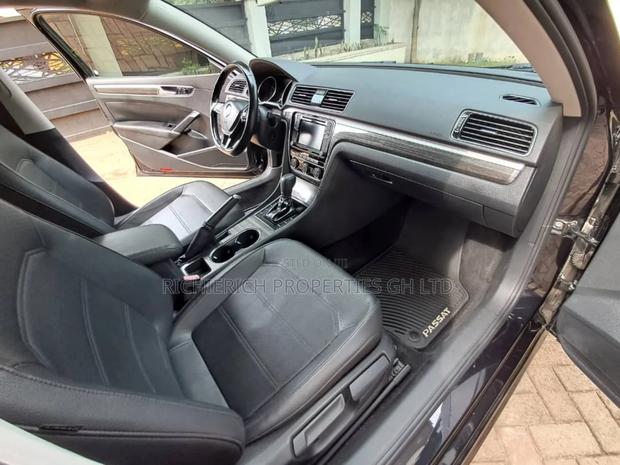 Volkswagen Passat 2.0T SE 2018 Black photo 11