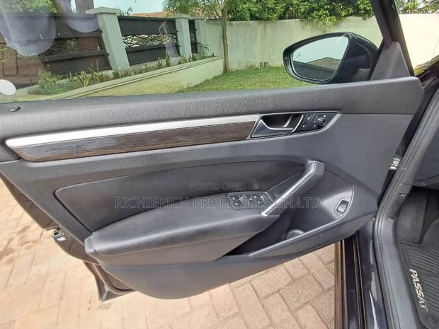 Volkswagen Passat 2.0T SE 2018 Black photo 17