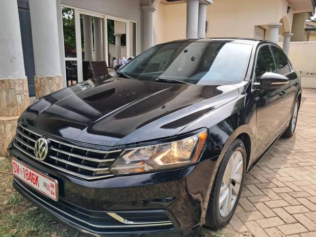 Volkswagen Passat 2.0T SE 2018 Black photo 18