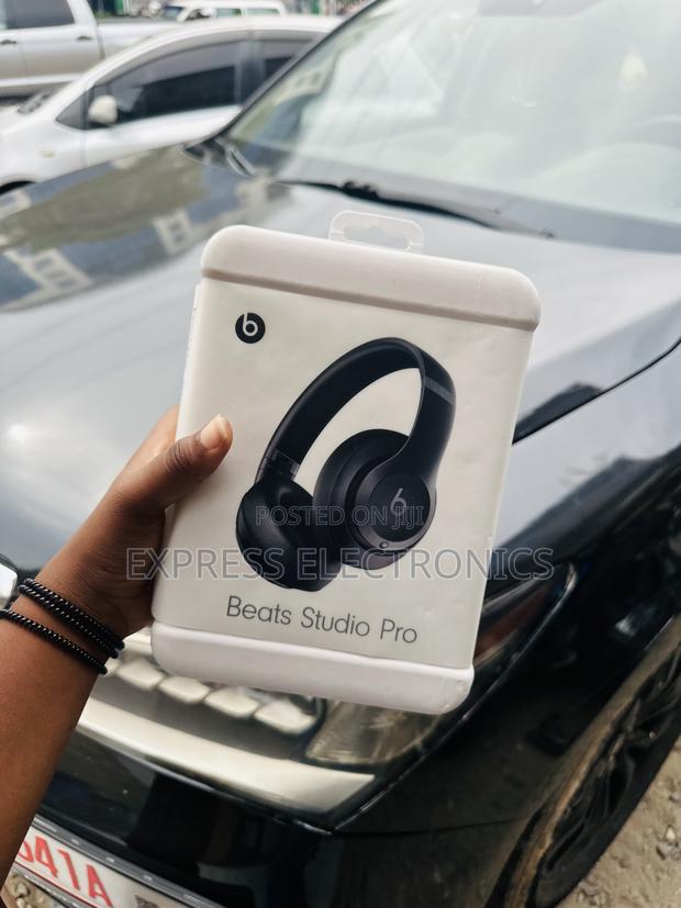 Active Noise Canceling Headphones Beats Studio Pro · Photo 2