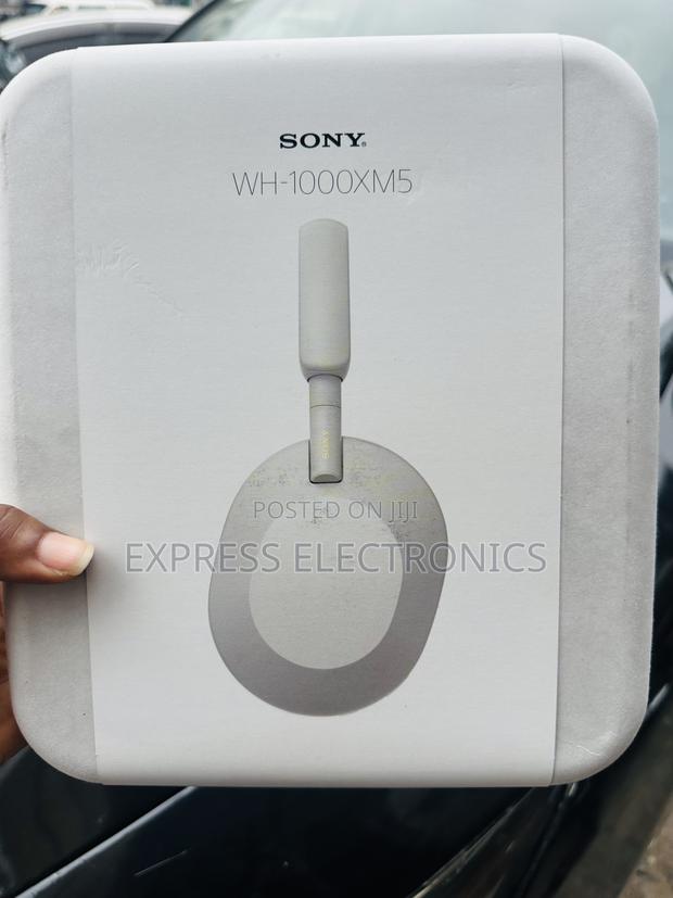 Sleek, Elegant Design SONY WH-1000XM5 · Photo 2
